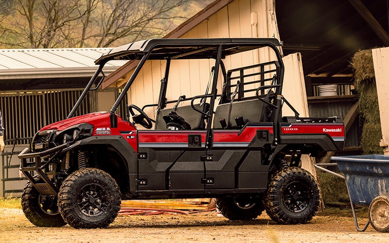2025 Kawasaki MULE PRO-FXT™ 1000 LE vs 2025 Can-Am Defender MAX