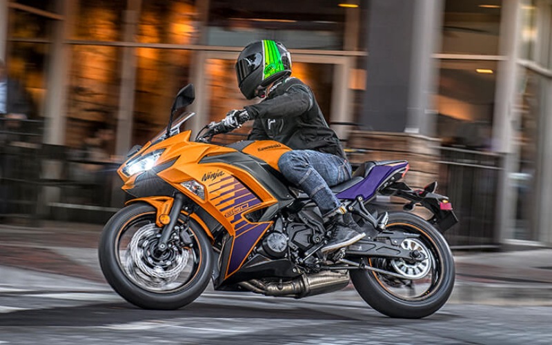 2025 Kawasaki Ninja 650 ABS vs 2025 Kawasaki Ninja ZX-6R in Joplin