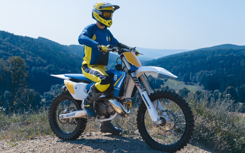 Mesa, AZ - 2025 Husqvarna FC 350 HERITAGE's Overview Mesa, AZ - 2025 Husqvarna FC 350 HERITAGE's Overview