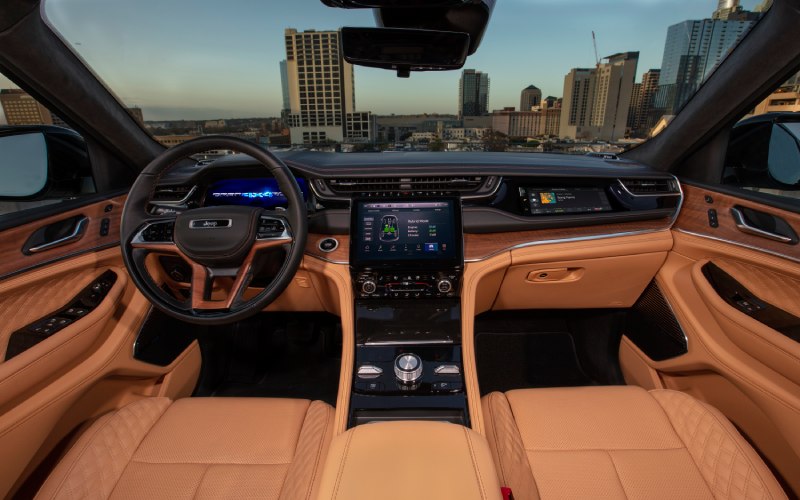 Frontenac, KS - 2025 Jeep Grand Cherokee 4xe's Interior Frontenac, KS - 2025 Jeep Grand Cherokee 4xe's Interior