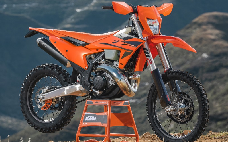 Discover the Technology of the 2025 KTM 250 XC-W Serving Scottsdale Riders