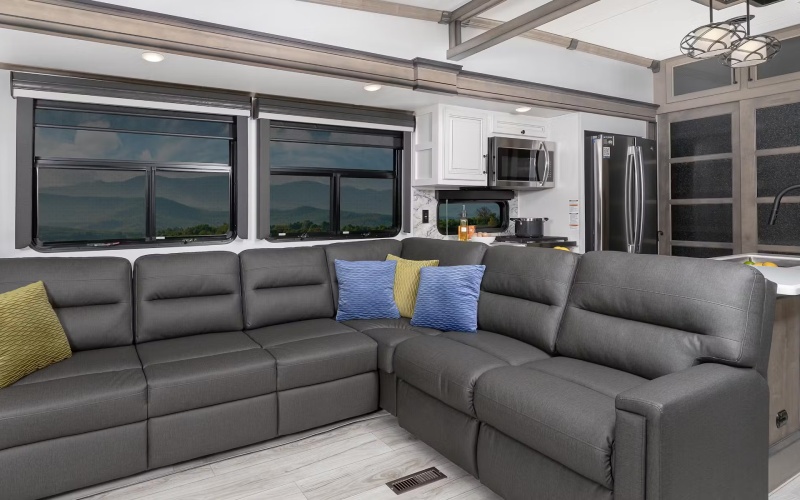 Find the right Keystone floorplan and tow match for your adventures near Chicago, IL