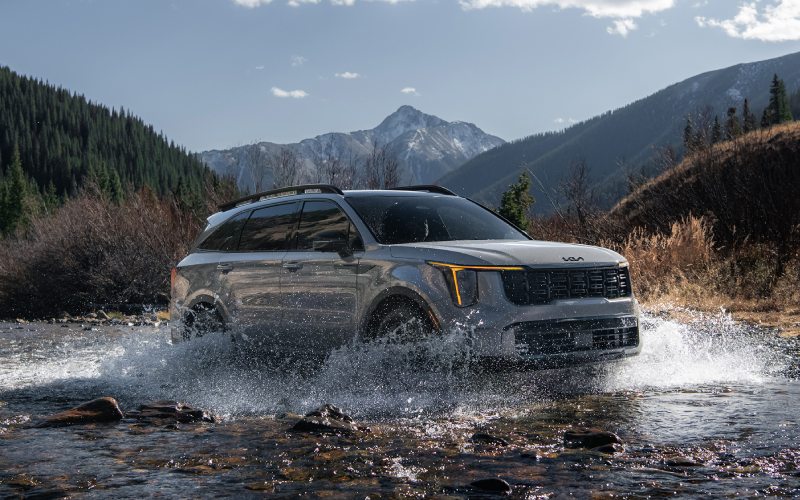 Family Focused Technology: 2025 Kia Sorento vs 2025 Honda Pilot near Naperville, IL