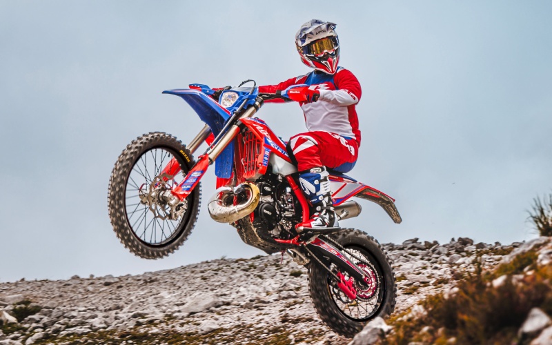 Why Temecula, CA Riders Favor Dual Ignition and KYB Suspension on the 2025 Beta 300 RR Race Edition