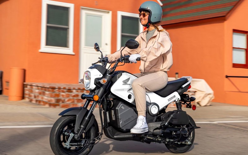 Topeka, KS - 2025 Honda Navi's Trims