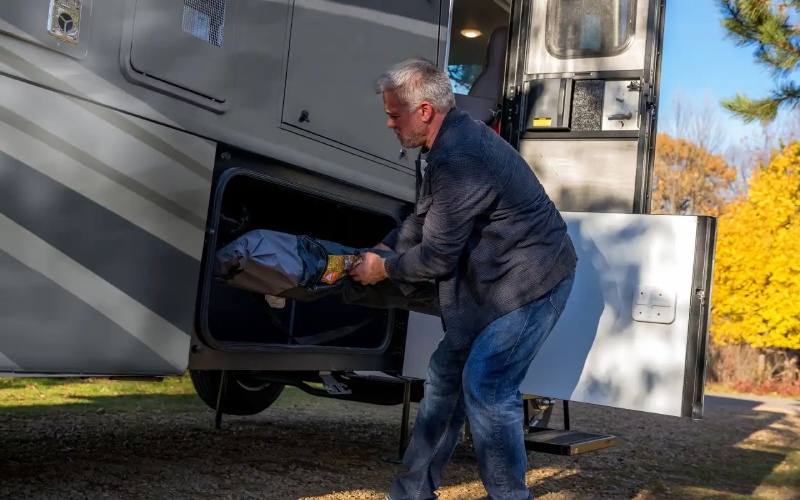 Madison, WI - 2026 Winnebago Adventurer F-53's Floor Plans Madison, WI - 2026 Winnebago Adventurer F-53's Floor Plans
