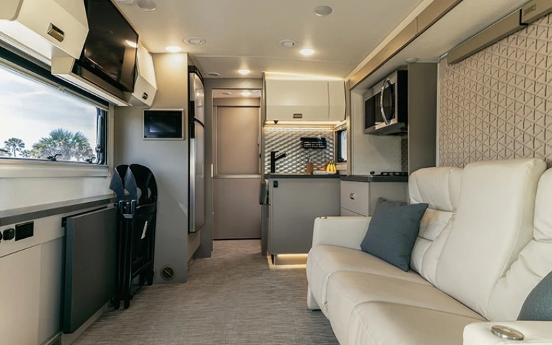 Chicago, IL - 2025 Winnebago View Specifications