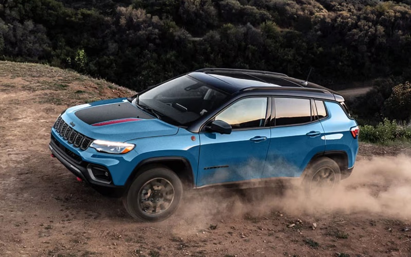 Which AWD system is better for year-round confidence, the 2026 Jeep Compass or 2026 Subaru Crosstrek, around Pittsburg, KS?