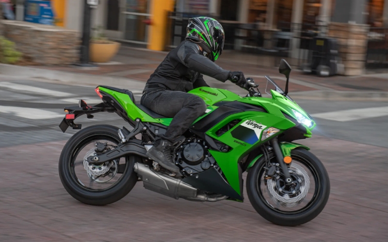 Is the 2026 NINJA® 650’s Seat Height Right for Riders in Carthage, MO?