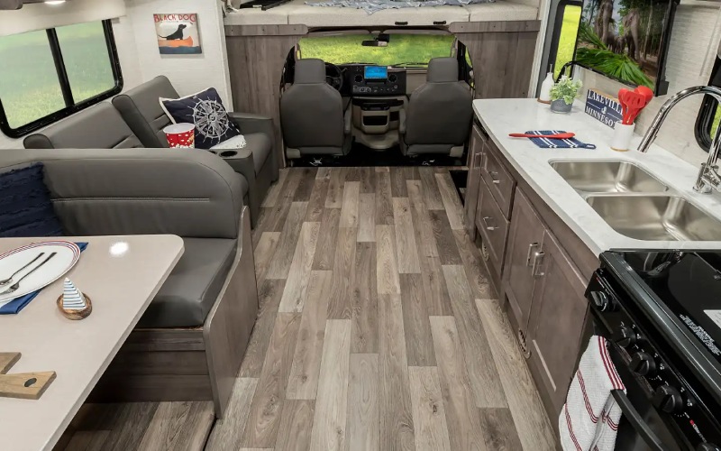 Rockford, IL - 2026 Winnebago Minnie Winnie's Features