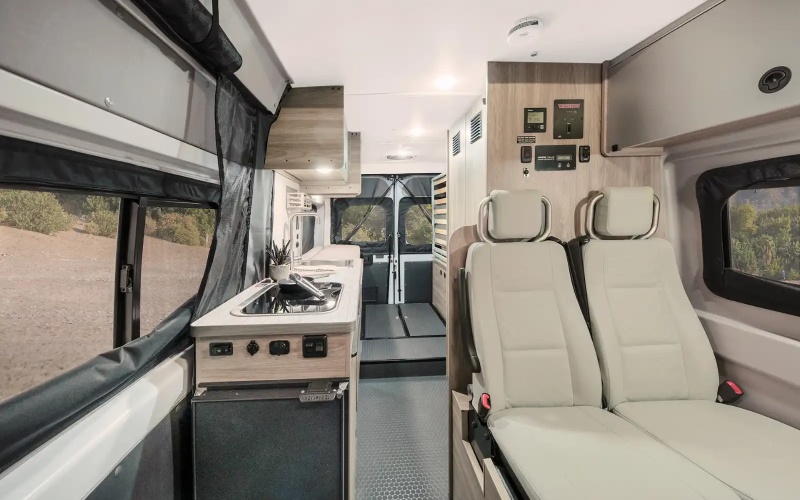 Rockford, IL - 2026 Winnebago Solis's Features