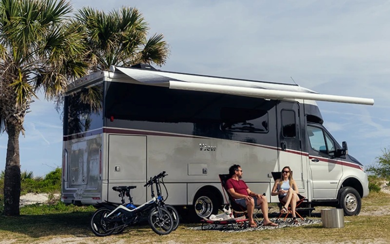 2026 Winnebago View or Jayco Melbourne: Which Class C diesel offers smarter off-grid power for travel adventures around Chicago, IL?